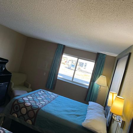 Super 8 By Wyndham Mendota I-39 Hotel Exterior photo
